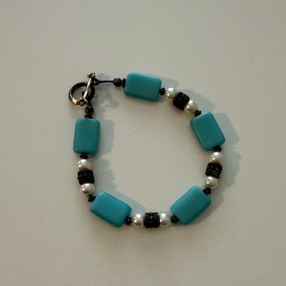 Elegant Turquoise and Pearl Beaded Bracelet